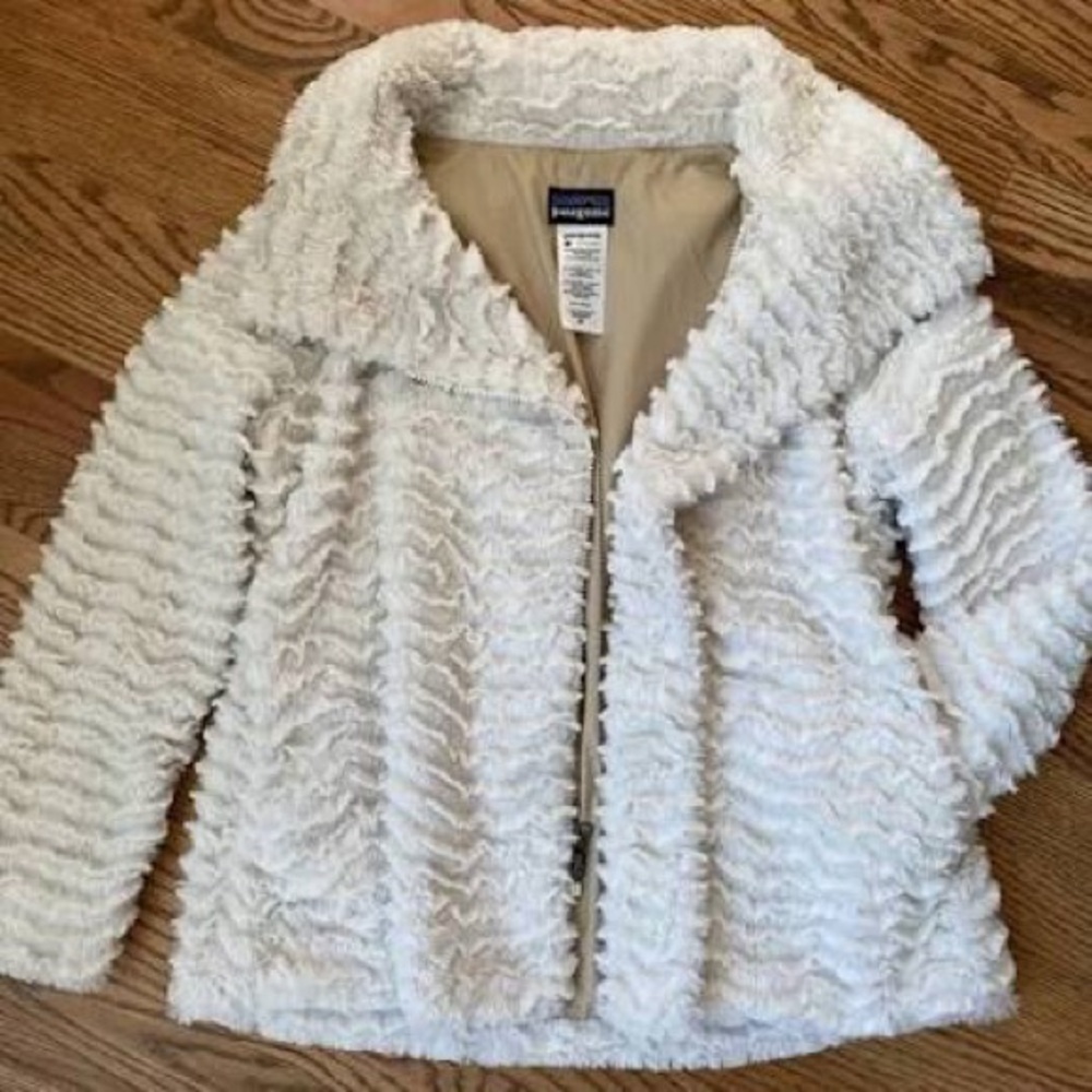 Patagonia Faux Fur Fleece Full Zip cream Jacket